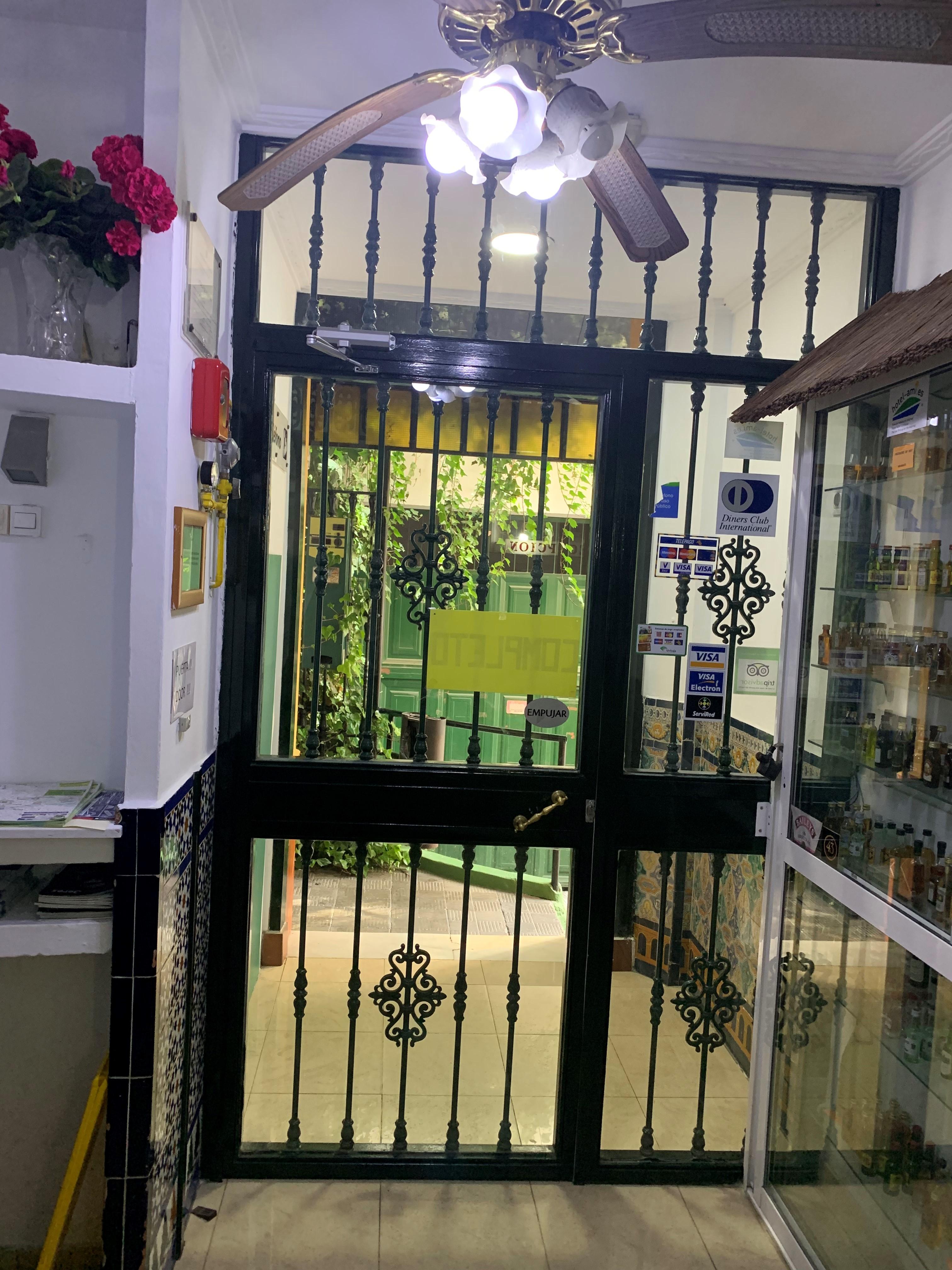 Hostal Alcobia Sevilla Exterior foto